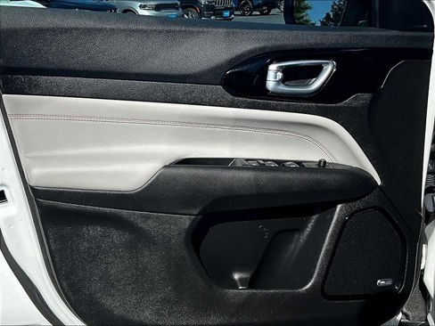 Used 2022 Jeep Compass Limited w/ Sun and Sound Group image 9