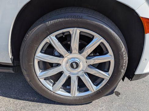 Used 2021 Cadillac Escalade ESV Premium Luxury Platinum RWD image 12