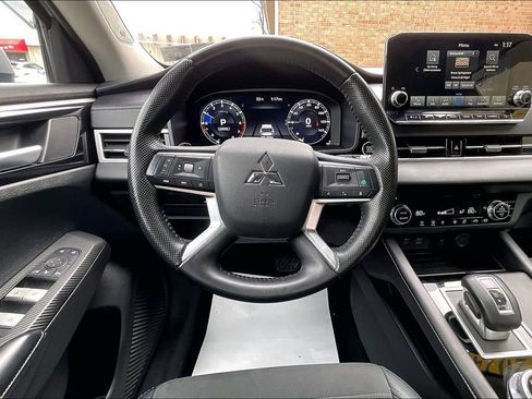 Used 2024 Mitsubishi Outlander SE image 5