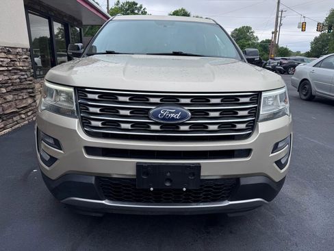 Used 2017 Ford Explorer XLT w/ Equipment Group 201A FWD image 9