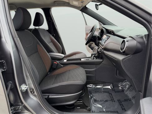 Used 2023 Nissan Kicks SR image 17