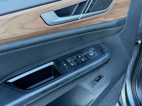 Used 2024 Volkswagen Atlas SE image 22