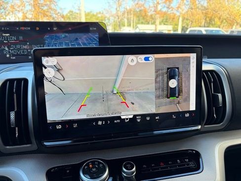 New 2025 Ford Expedition Active image 16