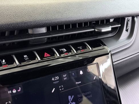 Certified 2024 Jeep Grand Cherokee Altitude image 30