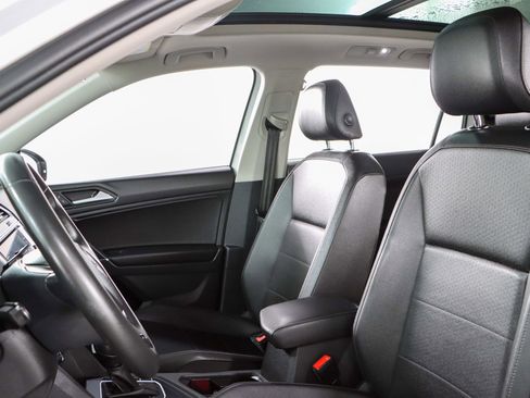 Used 2020 Volkswagen Tiguan SE w/ Panoramic Sunroof Package image 24