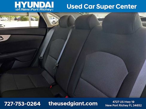Used 2024 Kia Forte LXS w/ LXS Technology Package FWD image 13