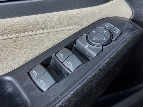 Used 2022 Chevrolet Traverse LS image 18