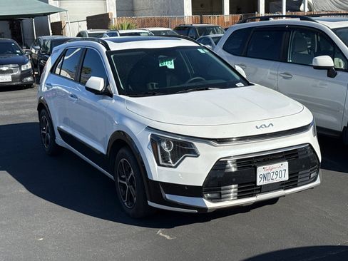 Used 2024 Kia Niro SX image 2