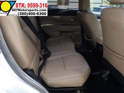 Used 2016 Mitsubishi Outlander SEL AWD/4WD image 16