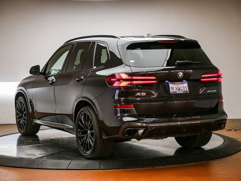 Used 2024 BMW X5 xDrive40i w/ M Sport Package AWD/4WD image 2
