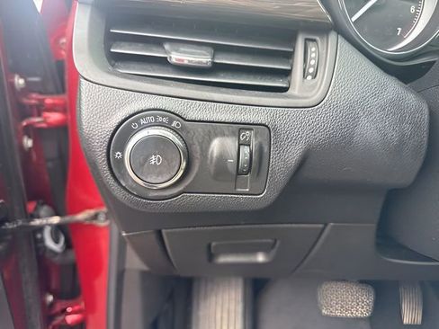 Used 2019 Buick Envision Essence AWD/4WD image 17