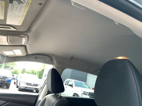 Used 2020 Nissan Rogue SV FWD image 19