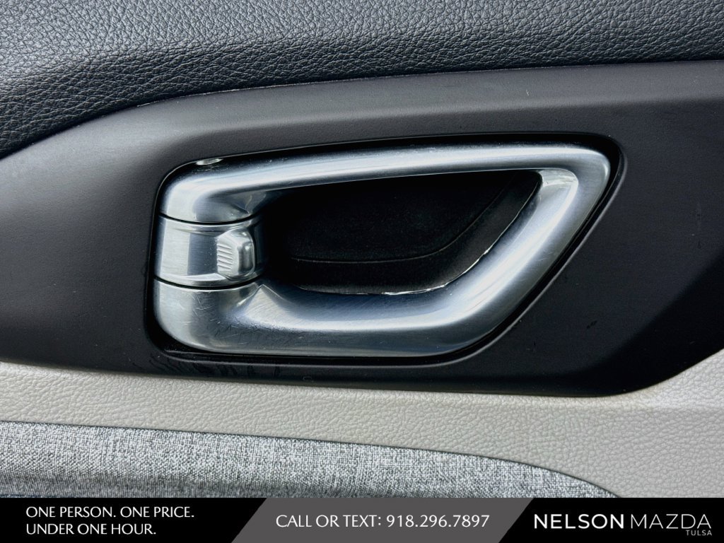 Used 2022 Jeep Compass Latitude w/ Sun and Sound Group AWD/4WD image 19