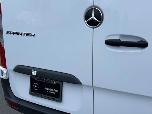 Used 2024 Mercedes-Benz Sprinter 2500 image 15