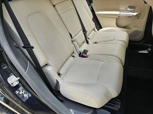Used 2023 Mercedes-Benz GLB 250 4MATIC image 17