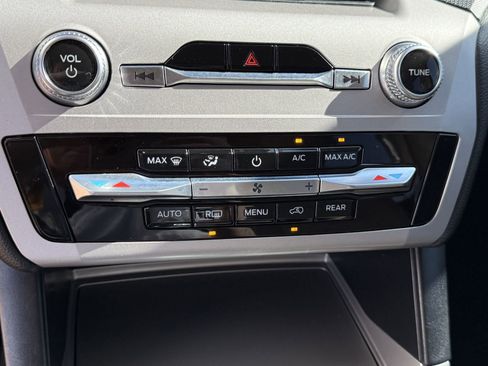 Used 2023 Ford Explorer Base image 22