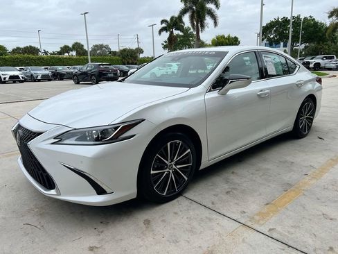 Certified 2025 Lexus ES 350 w/ Premium Package image 3