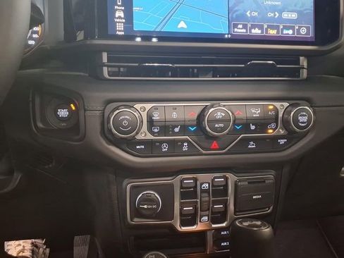 Used 2024 Jeep Wrangler Unlimited Sahara w/ Technology Group AWD/4WD image 24