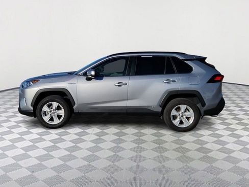 Used 2021 Toyota RAV4 XLE w/ Convenience Package image 4