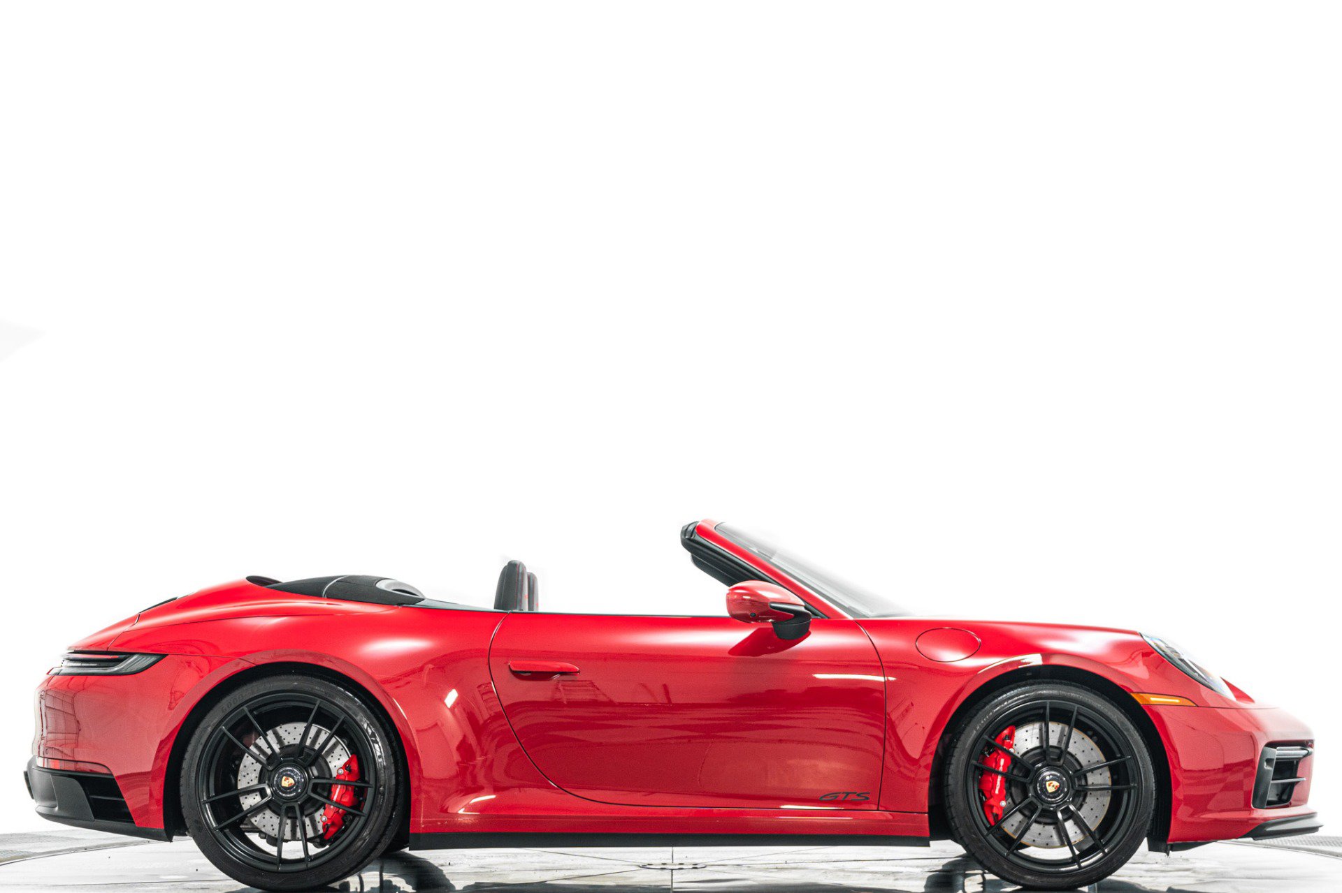 Used 2022 Porsche 911 Cabriolet image 2