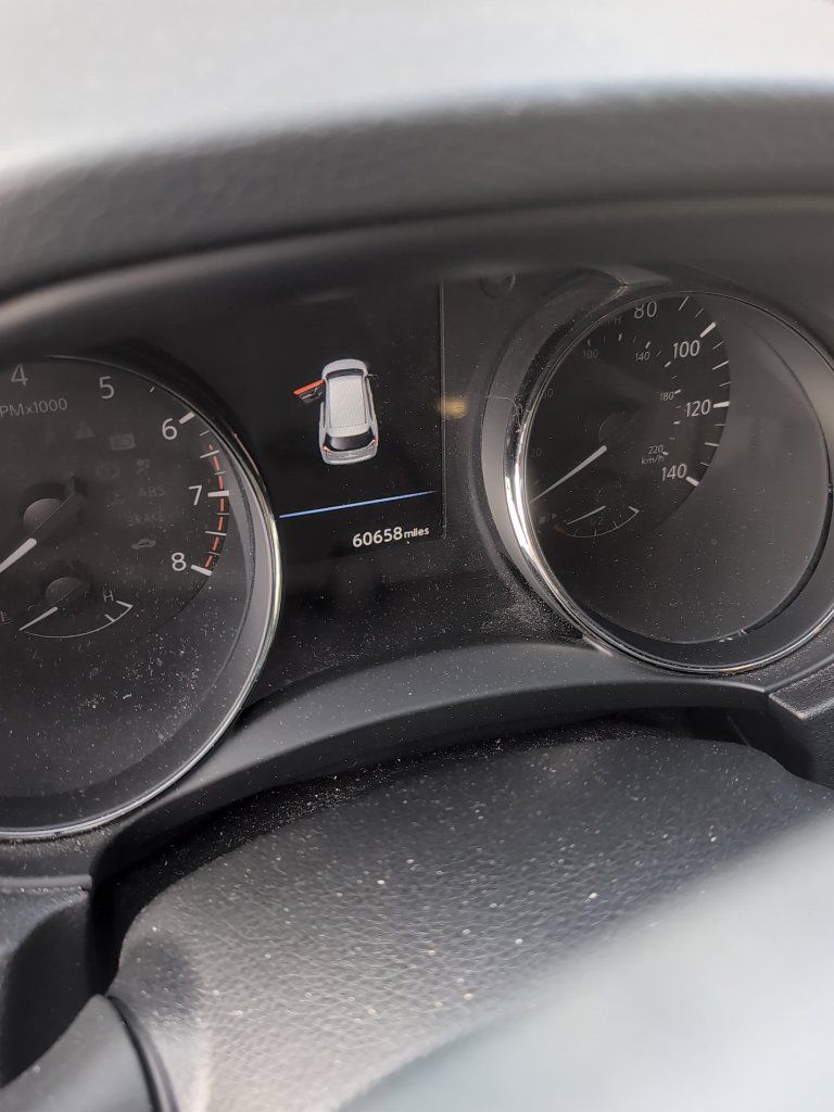 Used 2018 Nissan Rogue SL w/ Premium Package FWD image 3