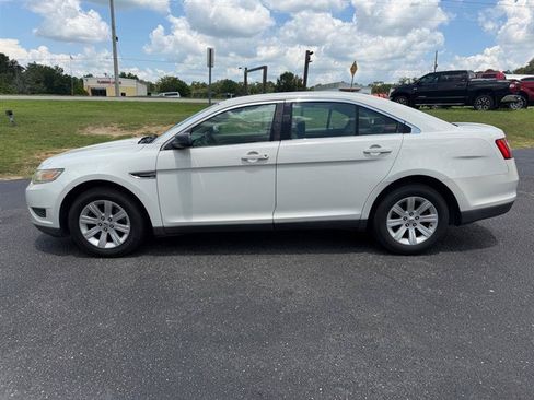 Used 2010 Ford Taurus SE FWD image 2