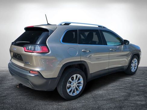 Used 2019 Jeep Cherokee Latitude w/ Popular Appearance Group FWD image 3