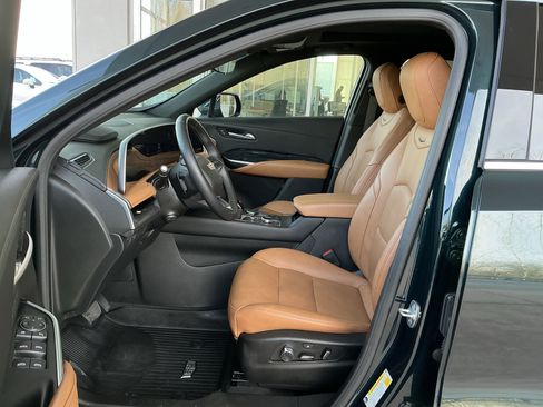 Used 2025 Cadillac XT4 Premium Luxury w/ Technology Package image 7