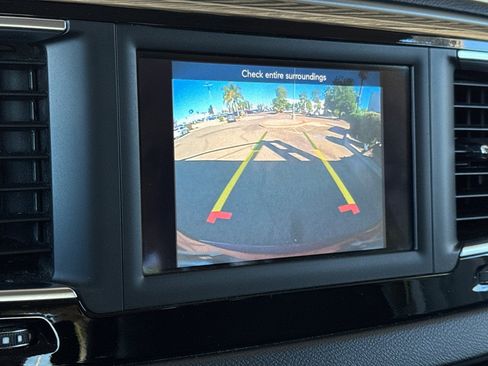 Used 2020 Chrysler Pacifica Touring-L w/ Tire & Wheel Group image 19