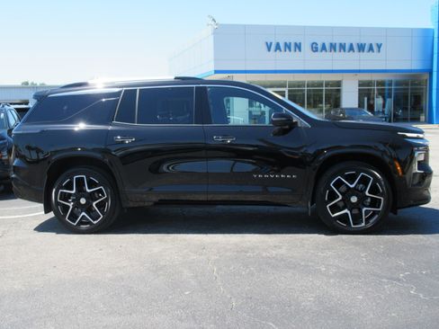 Used 2025 Chevrolet Traverse High Country FWD image 5