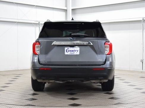Used 2022 Ford Explorer XLT image 7