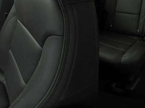 Used 2023 Chevrolet Traverse RS FWD image 15