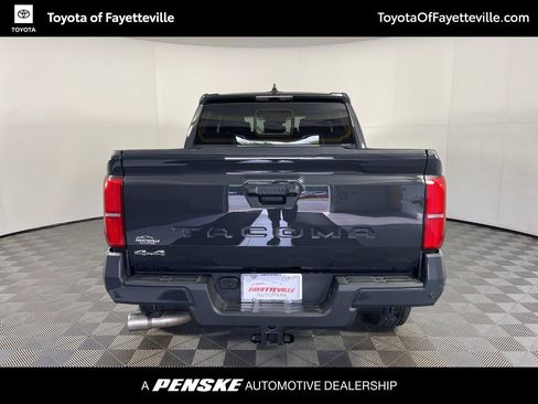 Certified 2025 Toyota Tacoma SR5 w/ SR5 Upgrade Package AWD/4WD image 7