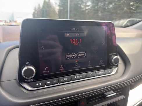 Used 2023 Nissan Rogue SV image 22