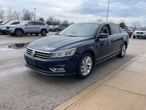 Used 2018 Volkswagen Passat 2.0T SE image 2
