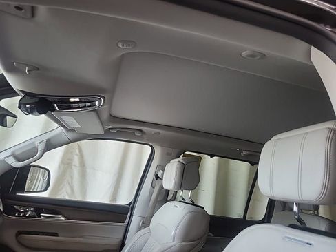 Used 2022 Jeep Grand Wagoneer Series I AWD/4WD image 8