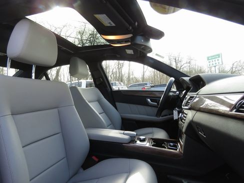 Used 2013 Mercedes-Benz E 350 4MATIC Sedan image 13