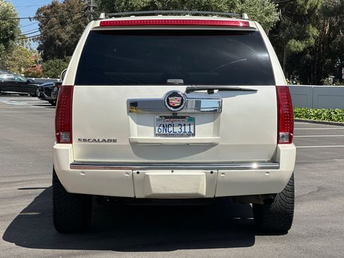 Used 2007 Cadillac Escalade AWD w/ Information Package image 5