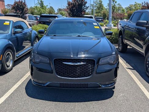 Used 2020 Chrysler 300 S w/ 300S Premium Group RWD image 2