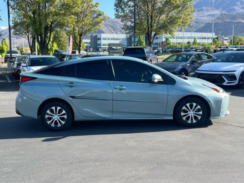 Used 2022 Toyota Prius XLE w/ Advanced Technology Package image 6