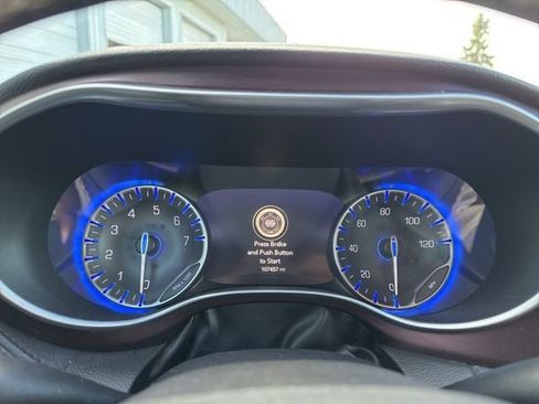 Used 2018 Chrysler Pacifica Limited image 31