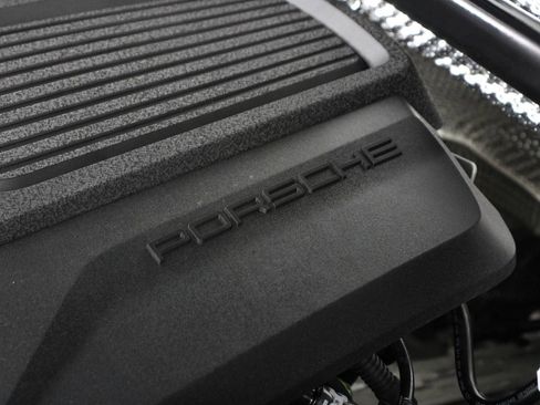 Certified 2025 Porsche Macan Turbo image 27