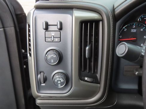 Used 2018 Chevrolet Silverado 1500 High Country image 15