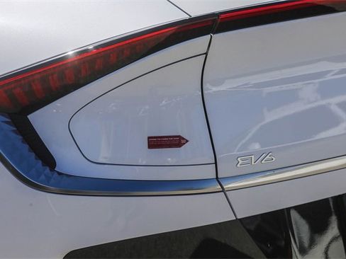 New 2025 Kia EV6 Wind image 18