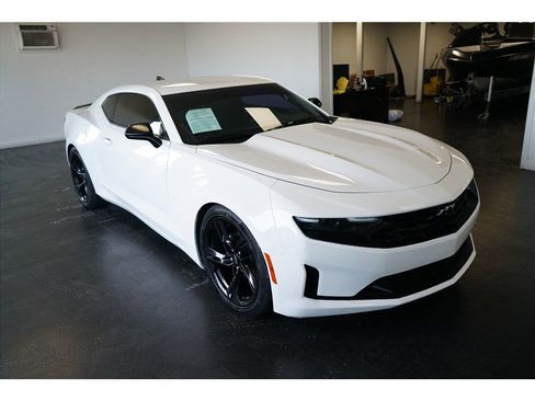 Used 2021 Chevrolet Camaro LT image 9