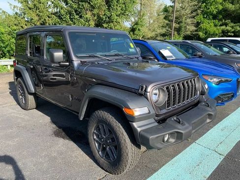 Used 2025 Jeep Wrangler Unlimited Sport AWD/4WD image 5