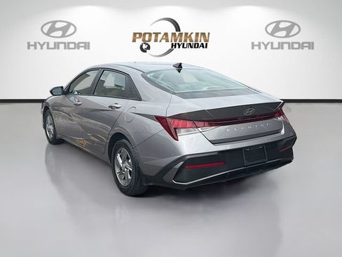 Used 2024 Hyundai Elantra SE FWD image 7