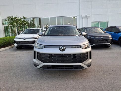 New 2026 Volkswagen Tiguan SE image 2