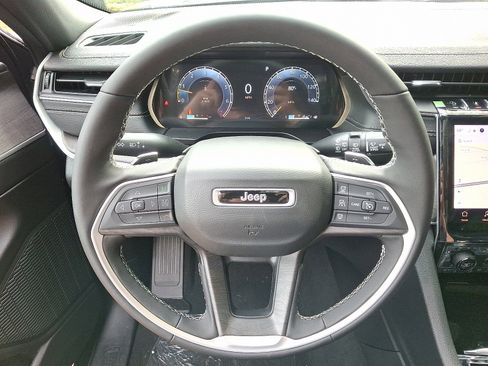 New 2025 Jeep Grand Cherokee Limited image 10