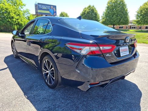 Used 2019 Toyota Camry SE w/ Convenience Package FWD image 8